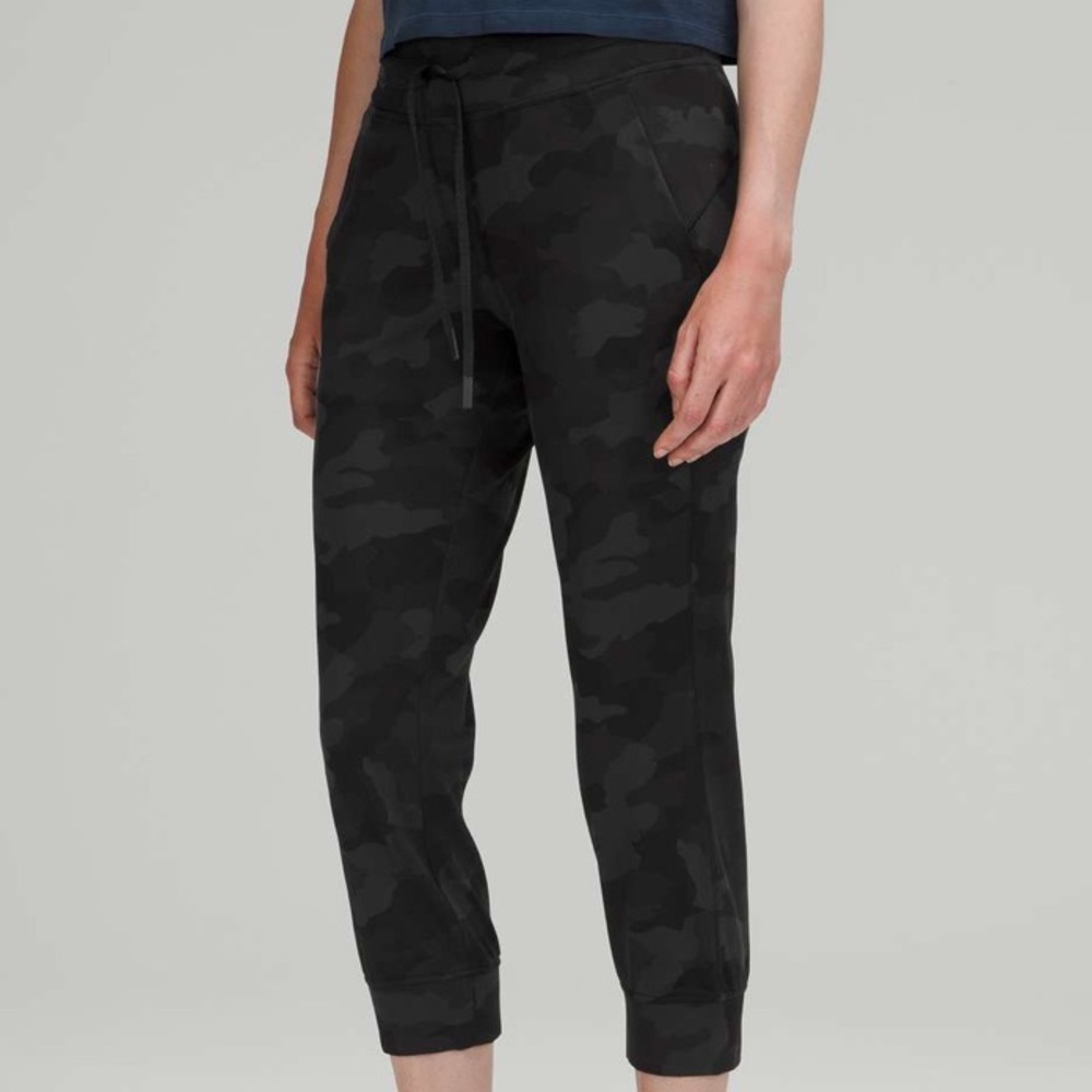 Lululemon Camo Ready to Rulu Jogger Crop size 2 Dark Camo